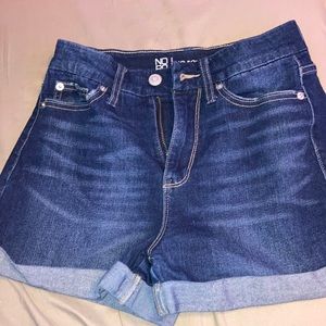 Dark Blue color. Brand is No boundaries. Size 5